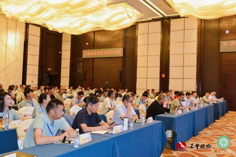 卓一牧業(yè)受邀出席中國蛋雞高質(zhì)量發(fā)展（云南）論壇，分享創(chuàng)新養(yǎng)殖新思路