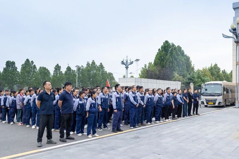 卓一牧業(yè)舉行國(guó)慶升旗儀式，共祝祖國(guó)繁榮昌盛！